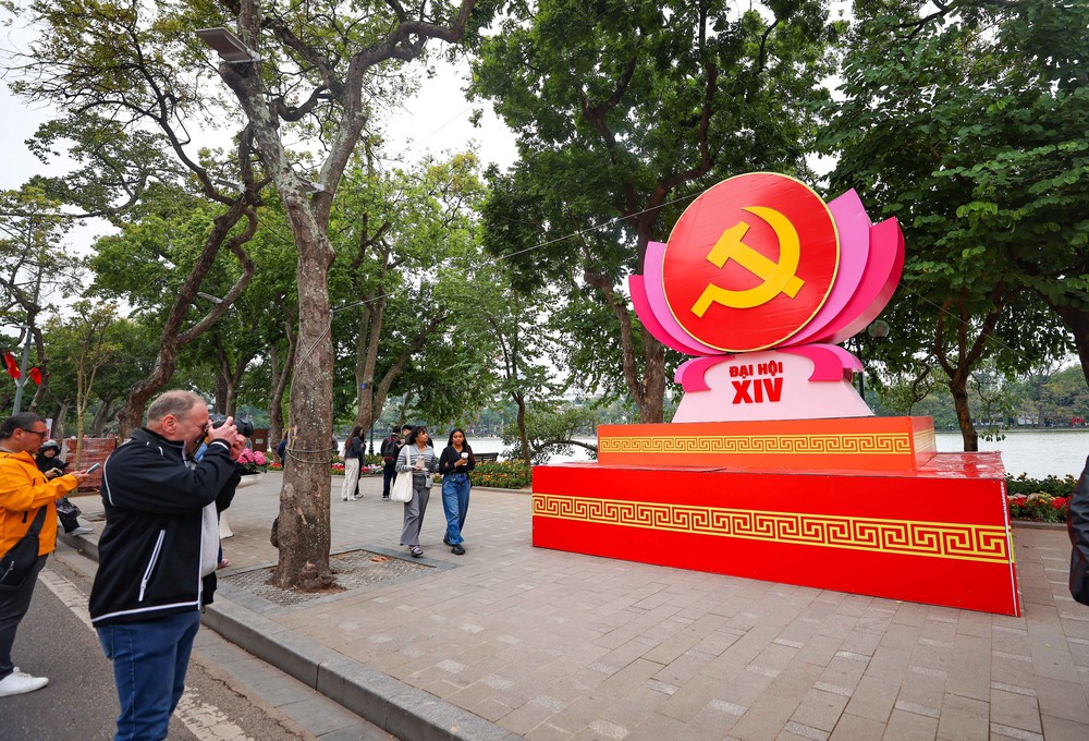 Thủ đô rợp bóng cờ hoa chào mừng Đại hội XIV của Đảng - Ảnh 9.