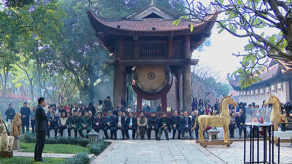 Trưng bày 'Ngựa về phố' chào đón năm mới Bính Ngọ - Ảnh 1. Trưng bày 'Ngựa về phố' chào đón năm mới Bính Ngọ - Ảnh 1.