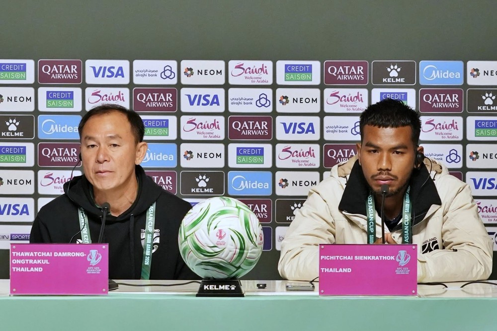HLV U23 Thái Lan tự tin tuyên bố sẽ vượt qua U23 Úc để vào đến tứ kết U23 châu Á 2026 - Ảnh 1. HLV U23 Thái Lan tự tin tuyên bố sẽ vượt qua U23 Úc để vào đến tứ kết U23 châu Á 2026 - Ảnh 1.