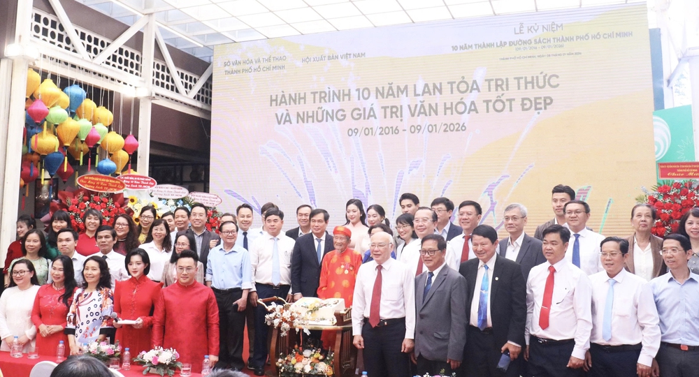 10 năm Đường sách TP.HCM - Một biểu tượng văn hóa đô thị - Ảnh 5. 10 năm Đường sách TP.HCM - Một biểu tượng văn hóa đô thị - Ảnh 5.