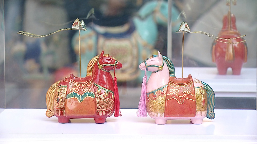 Trưng bày 'Ngựa về phố' chào đón năm mới Bính Ngọ - Ảnh 5. Trưng bày 'Ngựa về phố' chào đón năm mới Bính Ngọ - Ảnh 5.