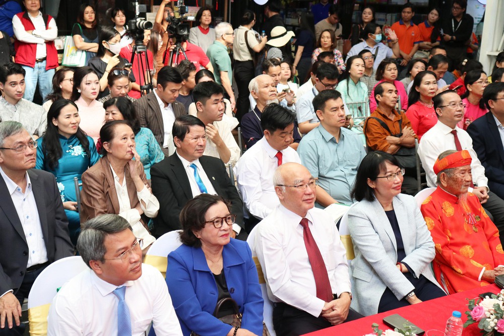 10 năm Đường sách TP.HCM - Một biểu tượng văn hóa đô thị - Ảnh 6. 10 năm Đường sách TP.HCM - Một biểu tượng văn hóa đô thị - Ảnh 6.