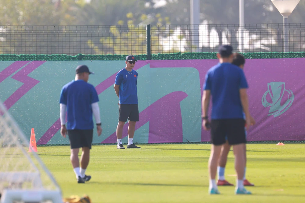 HLV Kim Sang Sik chia sẻ chuyện bên lề và chiếc áo may mắn cùng U23 Việt Nam - Ảnh 1.