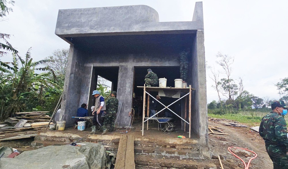 Chiến dịch Quang Trung: Dựng lại mái ấm cho người dân vùng sạt lở Quảng Trị - Ảnh 1.
