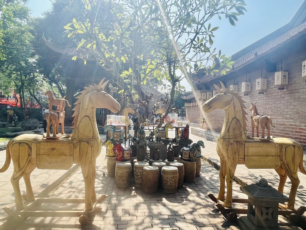 Khai mạc trưng bày chuyên đề "Ngựa về phố" tại Văn Miếu – Quốc Tử Giám - Ảnh 1. Khai mạc trưng bày chuyên đề "Ngựa về phố" tại Văn Miếu – Quốc Tử Giám - Ảnh 1.