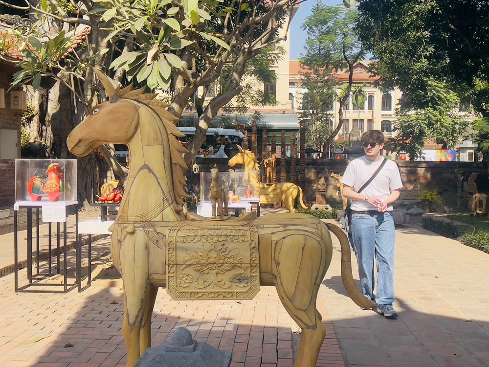 Khai mạc trưng bày chuyên đề "Ngựa về phố" tại Văn Miếu – Quốc Tử Giám - Ảnh 3. Khai mạc trưng bày chuyên đề "Ngựa về phố" tại Văn Miếu – Quốc Tử Giám - Ảnh 3.
