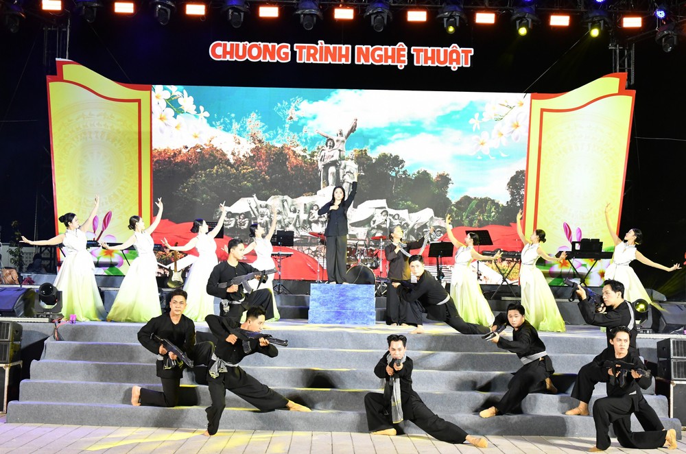 Kỷ niệm 64 năm Ngày hy sinh Anh hùng lực lượng vũ trang nhân dân Phan Thị Ràng (chị Sứ) - Ảnh 1. Kỷ niệm 64 năm Ngày hy sinh Anh hùng lực lượng vũ trang nhân dân Phan Thị Ràng (chị Sứ) - Ảnh 1.