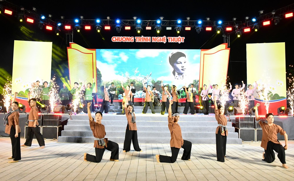 Kỷ niệm 64 năm Ngày hy sinh Anh hùng lực lượng vũ trang nhân dân Phan Thị Ràng (chị Sứ) - Ảnh 3. Kỷ niệm 64 năm Ngày hy sinh Anh hùng lực lượng vũ trang nhân dân Phan Thị Ràng (chị Sứ) - Ảnh 3.