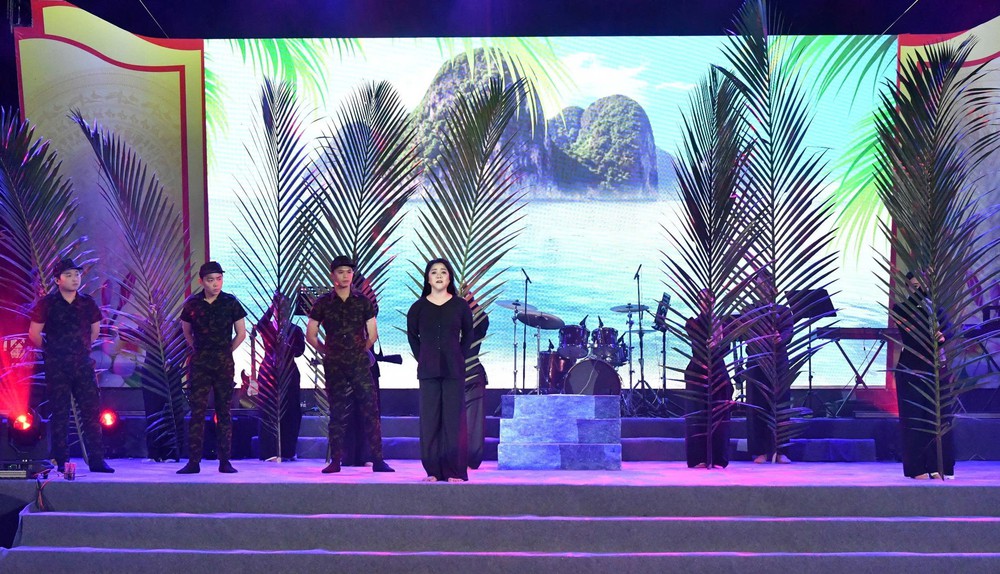 Kỷ niệm 64 năm Ngày hy sinh Anh hùng lực lượng vũ trang nhân dân Phan Thị Ràng (chị Sứ) - Ảnh 2. Kỷ niệm 64 năm Ngày hy sinh Anh hùng lực lượng vũ trang nhân dân Phan Thị Ràng (chị Sứ) - Ảnh 2.