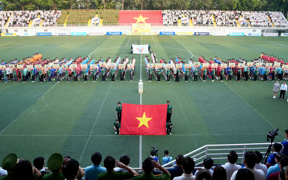 Hơn 6.000 cổ động viên "đốt nóng" Ngày hội lớn của bóng đá sinh viên Việt Nam - Ảnh 1. Hơn 6.000 cổ động viên "đốt nóng" Ngày hội lớn của bóng đá sinh viên Việt Nam - Ảnh 1.