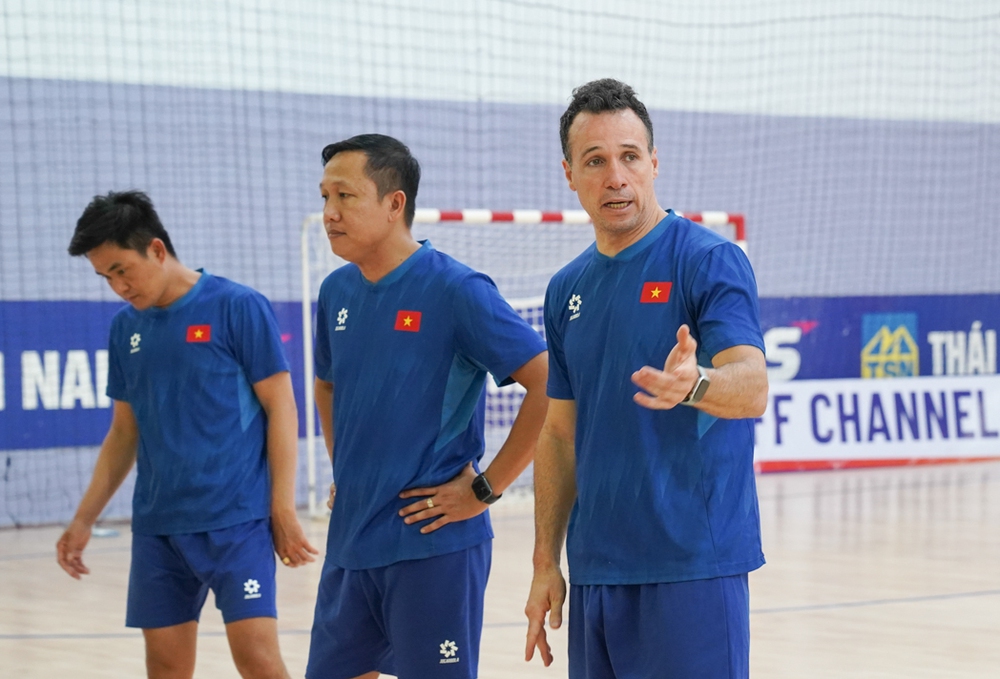 HLV Diego Giustozzi: ‘Chơi tập trung, futsal Việt Nam có thể thắng bất kỳ đối thủ nào’ - Ảnh 1. HLV Diego Giustozzi: ‘Chơi tập trung, futsal Việt Nam có thể thắng bất kỳ đối thủ nào’ - Ảnh 1.