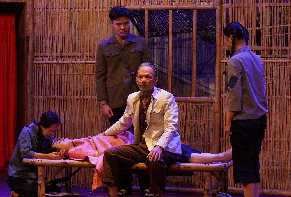 Sân khấu kịch hướng tới Đại hội XIV của Đảng - Ảnh 3.