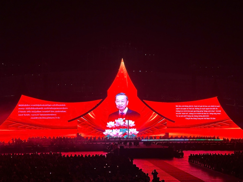 Đêm nghệ thuật đặc biệt của tình hữu nghị Việt - Lào: Mãi mãi xanh tươi, đời đời bền vững - Ảnh 4.