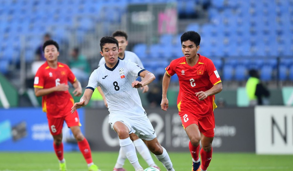 HLV Kyrgyzstan: 'U23 Việt Nam thắng xứng đáng' - Ảnh 1.
