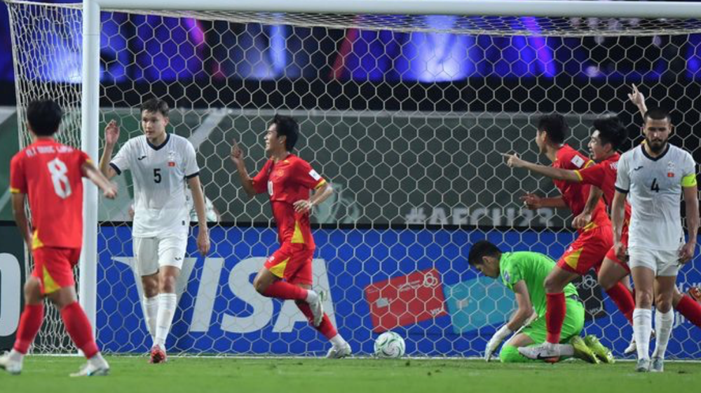 Bài vở cũ, bàn thắng mới: Dấu ấn HLV Kim Sang Sik và bản lĩnh U23 Việt Nam - Ảnh 1.