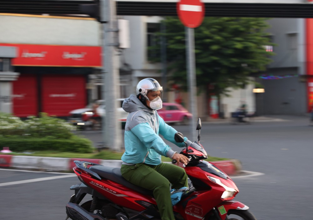 Nhiệt độ tại TP Hồ Chí Minh xuống 17 độ C, thấp nhất 10 năm - Ảnh 1. Nhiệt độ tại TP Hồ Chí Minh xuống 17 độ C, thấp nhất 10 năm - Ảnh 1.