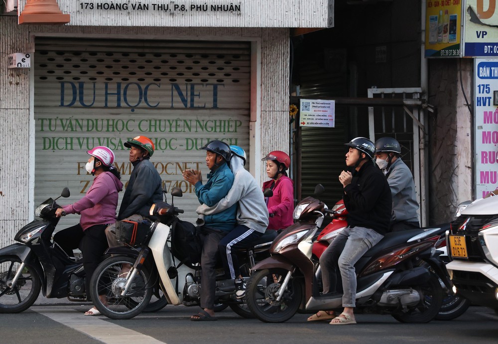 Nhiệt độ tại TP Hồ Chí Minh xuống 17 độ C, thấp nhất 10 năm - Ảnh 4. Nhiệt độ tại TP Hồ Chí Minh xuống 17 độ C, thấp nhất 10 năm - Ảnh 4.