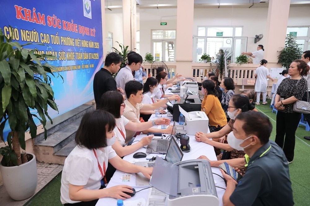 Ngày Quốc tế Người cao tuổi 1/10: Đổi mới chăm sóc sức khỏe trong kỷ nguyên trường thọ - Ảnh 2.