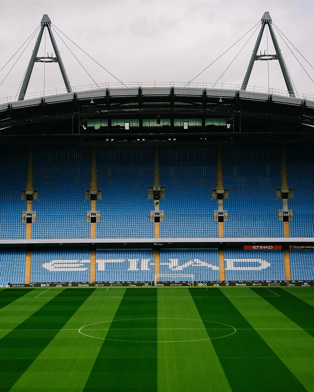 Etihad Airways Dọa Kiện Premier League Sau Phán Quyết Vụ Man City - Ảnh 1.