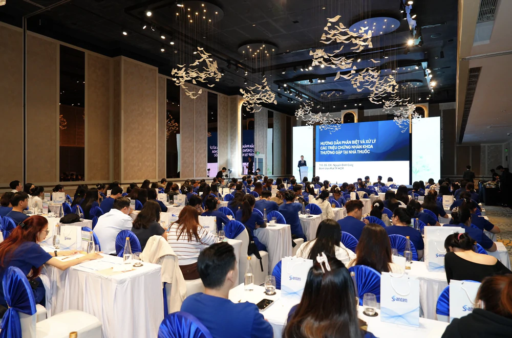 Long Châu và Santen hợp tác nâng cao chăm sóc sức khỏe mắt cộng đồng - Ảnh 1. Long Châu và Santen hợp tác nâng cao chăm sóc sức khỏe mắt cộng đồng - Ảnh 1.