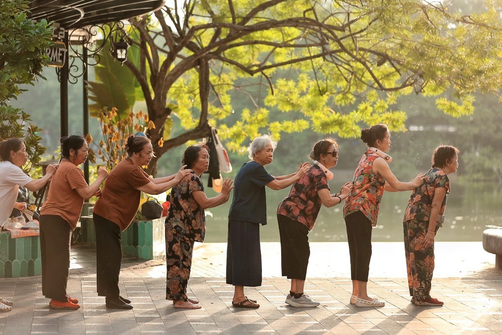 Sống vui, sống khỏe, phát huy vai trò “cây cao bóng cả” - Ảnh 13.