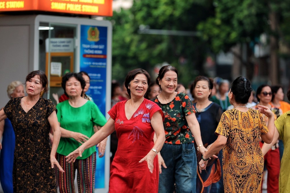 Sống vui, sống khỏe, phát huy vai trò “cây cao bóng cả” - Ảnh 1.