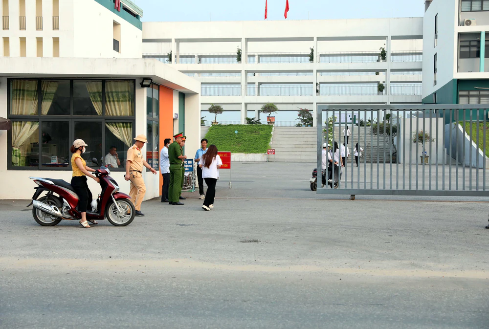 Họp báo Bộ Công an: Đã khởi tố 41 bị can trong vụ án gian lận thi tốt nghiệp Trung học phổ thông ở Tuyên Quang - Ảnh 1. Họp báo Bộ Công an: Đã khởi tố 41 bị can trong vụ án gian lận thi tốt nghiệp Trung học phổ thông ở Tuyên Quang - Ảnh 1.
