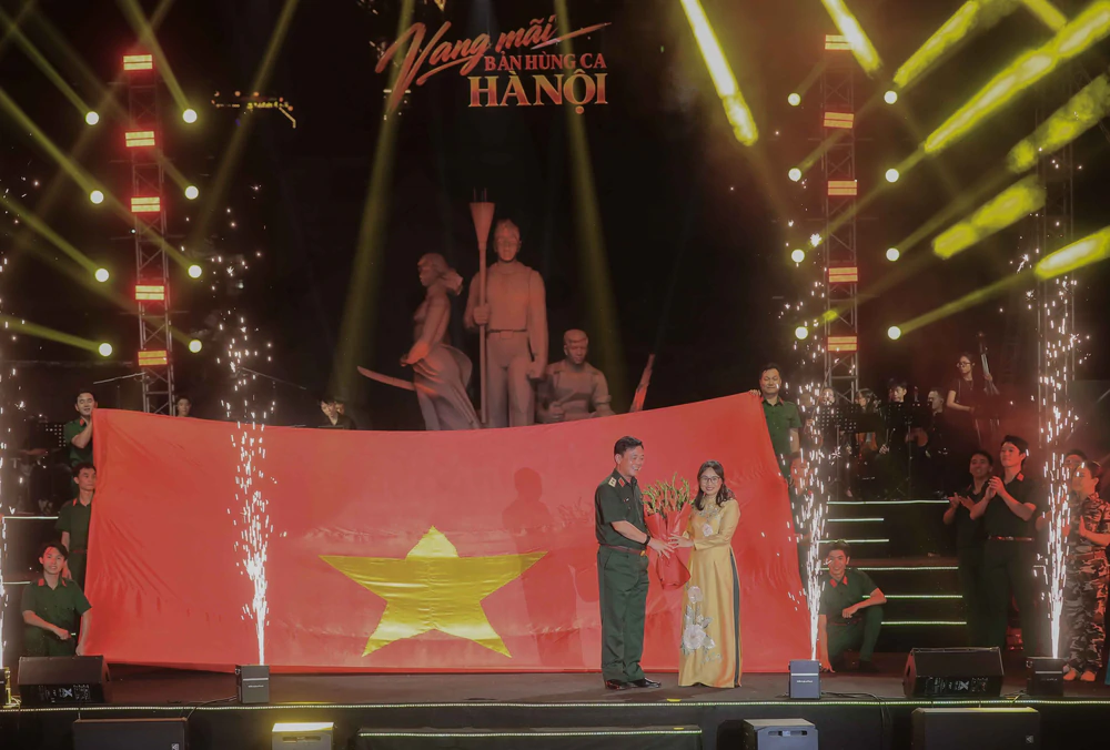 Chương trình nghệ thuật đặc biệt “80 năm - Vang mãi bản hùng ca Hà Nội” - Ảnh 7. Chương trình nghệ thuật đặc biệt “80 năm - Vang mãi bản hùng ca Hà Nội” - Ảnh 7.