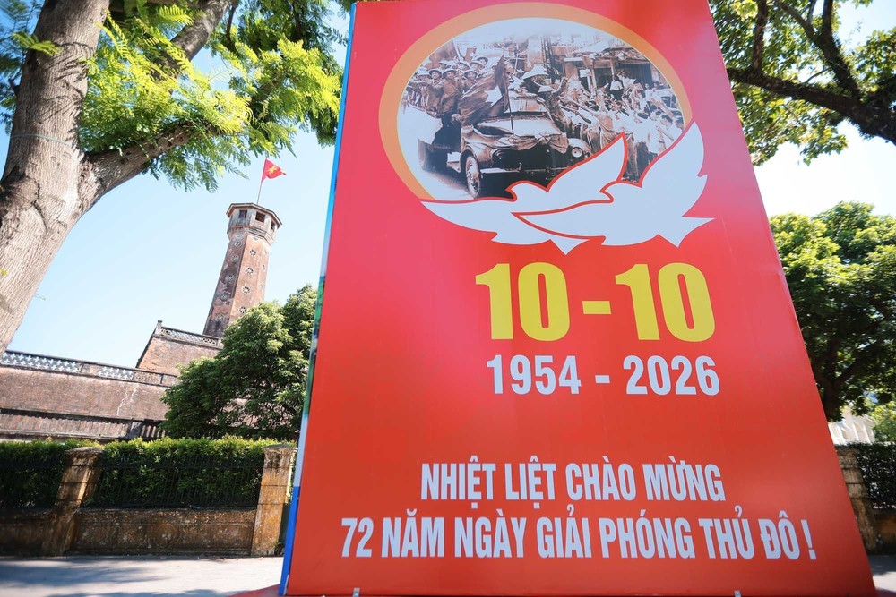 72 năm Ngày Giải phóng Thủ đô: Sức sống mới qua những mùa Thu lịch sử - Ảnh 2. 72 năm Ngày Giải phóng Thủ đô: Sức sống mới qua những mùa Thu lịch sử - Ảnh 2.