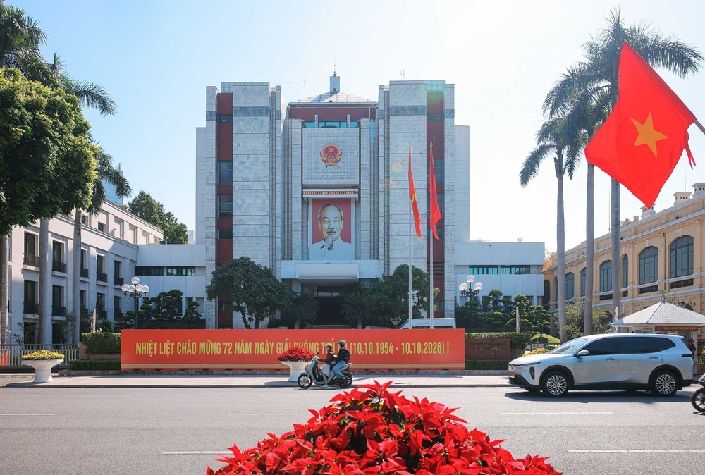 72 năm Ngày Giải phóng Thủ đô: Sức sống mới qua những mùa Thu lịch sử - Ảnh 1. 72 năm Ngày Giải phóng Thủ đô: Sức sống mới qua những mùa Thu lịch sử - Ảnh 1.