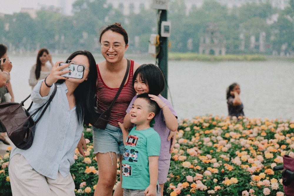 Rộn ràng không gian hồ Hoàn Kiếm trong ngày kỷ niệm 72 năm Giải phóng Thủ đô - Ảnh 10.