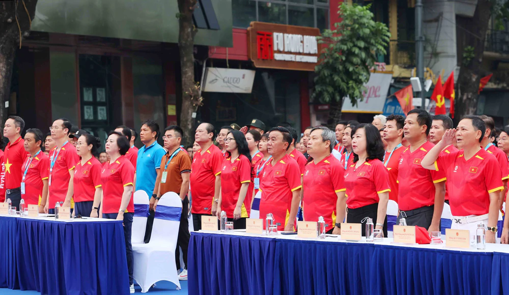 Đại biểu tham dự lễ phát động phong trào “Mỗi người dân lựa chọn ít nhất một môn thể thao phù hợp để tập luyện thường xuyên". Ảnh: Phương Hoa - TTXVN