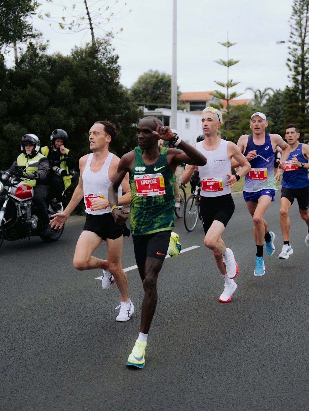 Eliud Kipchoge vô địch Melbourne Marathon 2026, lập kỷ lục đường chạy: Giữ mãi ngọn lửa truyền cảm hứng - Ảnh 1.