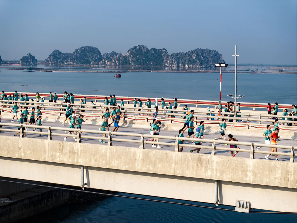 Giải Global Gate Hạ Long ESG Marathon 2026 nhận chứng nhận Kỷ lục Việt Nam - Ảnh 2. Giải Global Gate Hạ Long ESG Marathon 2026 nhận chứng nhận Kỷ lục Việt Nam - Ảnh 2.
