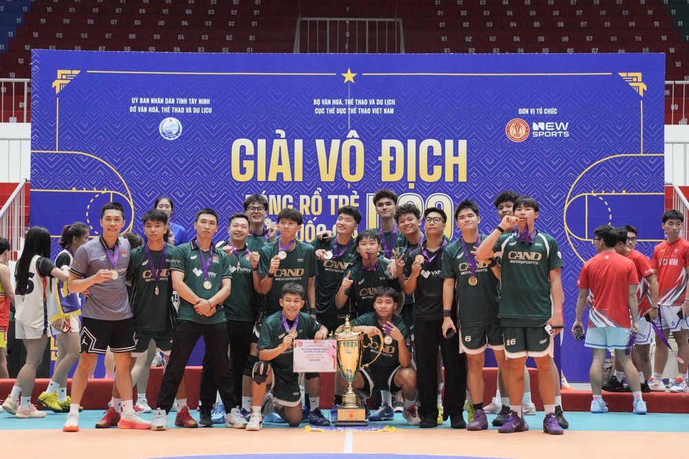 U20 CLB Bóng rổ Công an nhân dân by VNPAY vô địch U20 Quốc gia 2026 - Ảnh 3. U20 CLB Bóng rổ Công an nhân dân by VNPAY vô địch U20 Quốc gia 2026 - Ảnh 3.