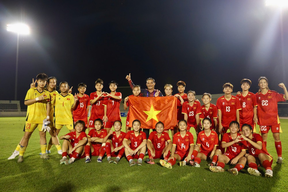 U17 nữ Việt Nam được thưởng 900 triệu đồng cho tấm vé dự giải châu Á - Ảnh 1.