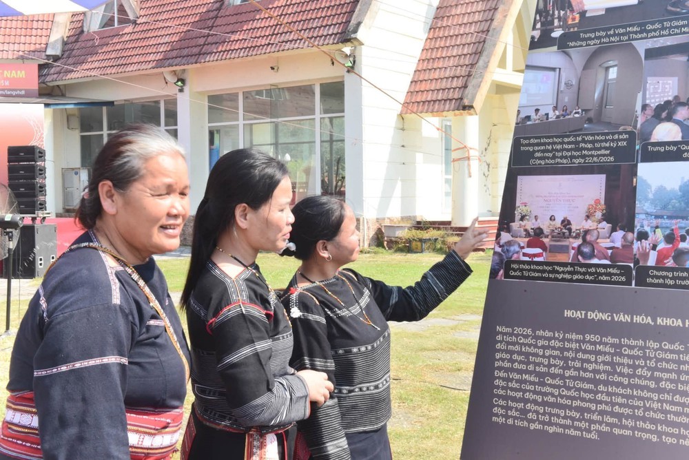 Trưng bày 950 năm Quốc Tử Giám Thăng Long – Tôn vinh truyền thống hiếu học của dân tộc - Ảnh 2. Trưng bày 950 năm Quốc Tử Giám Thăng Long – Tôn vinh truyền thống hiếu học của dân tộc - Ảnh 2.