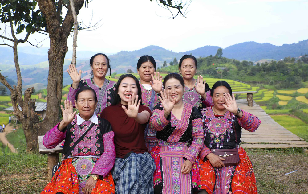 Khám phá vùng cao Pu Nhi qua sắc vàng ruộng bậc thang và sắc màu văn hóa Mông - Ảnh 7.