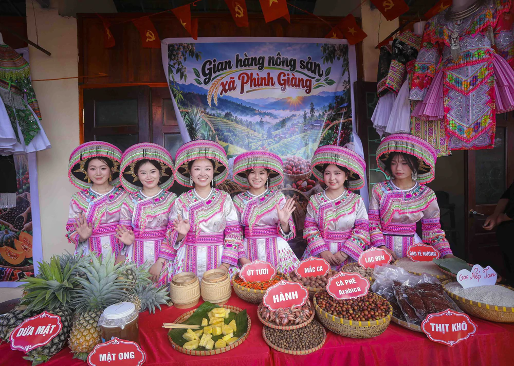 Khám phá vùng cao Pu Nhi qua sắc vàng ruộng bậc thang và sắc màu văn hóa Mông - Ảnh 5.