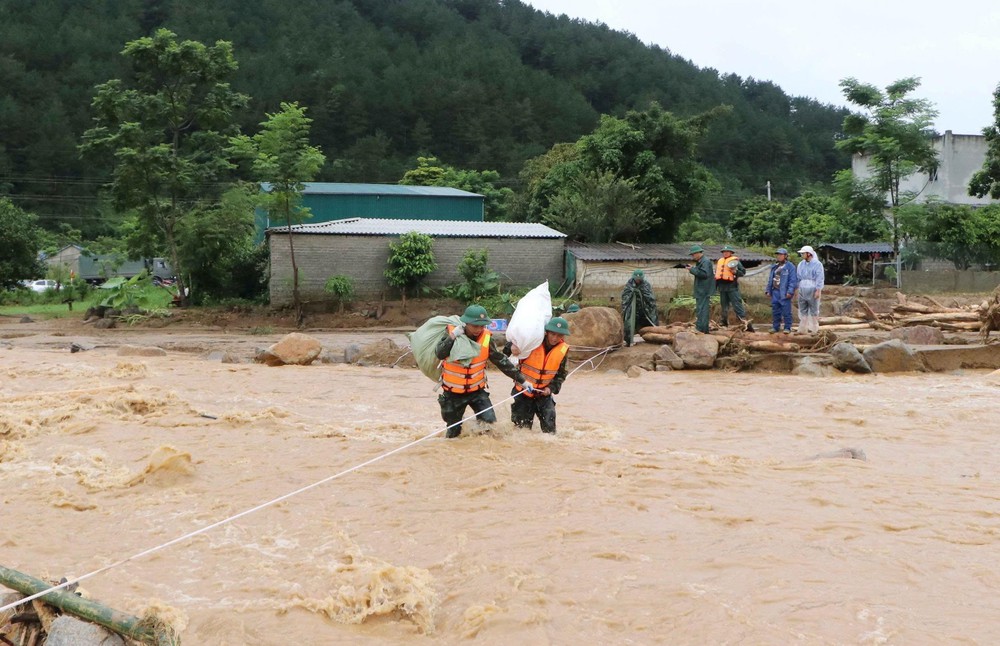 Ngày Quốc tế Giảm nhẹ rủi ro thiên tai (13/10): "Khả năng chống chịu bắt đầu từ mỗi ngôi nhà" - Ảnh 2. Ngày Quốc tế Giảm nhẹ rủi ro thiên tai (13/10): "Khả năng chống chịu bắt đầu từ mỗi ngôi nhà" - Ảnh 2.