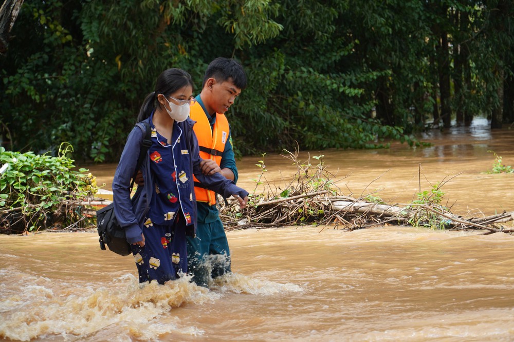 Ngày Quốc tế Giảm nhẹ rủi ro thiên tai (13/10): "Khả năng chống chịu bắt đầu từ mỗi ngôi nhà" - Ảnh 1. Ngày Quốc tế Giảm nhẹ rủi ro thiên tai (13/10): "Khả năng chống chịu bắt đầu từ mỗi ngôi nhà" - Ảnh 1.