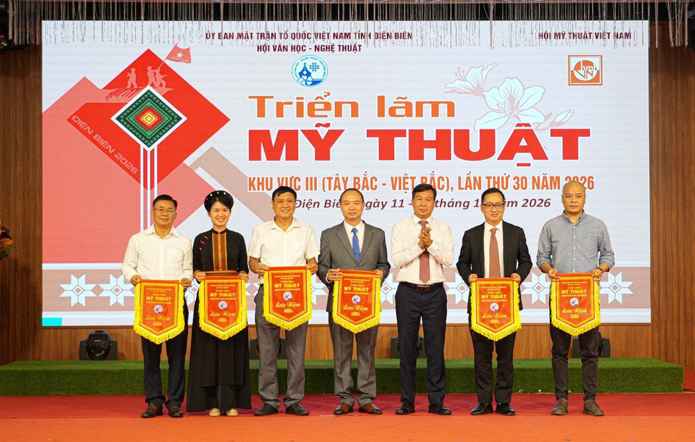 Mỹ thuật Tây Bắc - Việt Bắc: Lan tỏa bản sắc, khơi nguồn sáng tạo - Ảnh 1. Mỹ thuật Tây Bắc - Việt Bắc: Lan tỏa bản sắc, khơi nguồn sáng tạo - Ảnh 1.