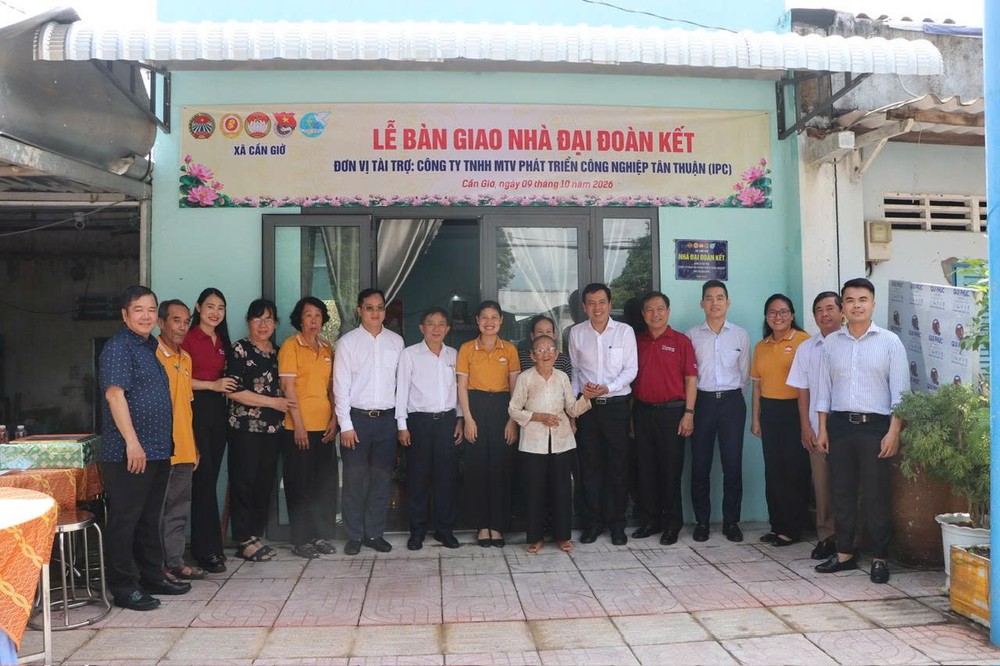 IPC trao nhà Đại đoàn kết cho người dân có hoàn cảnh khó khăn - Ảnh 2.