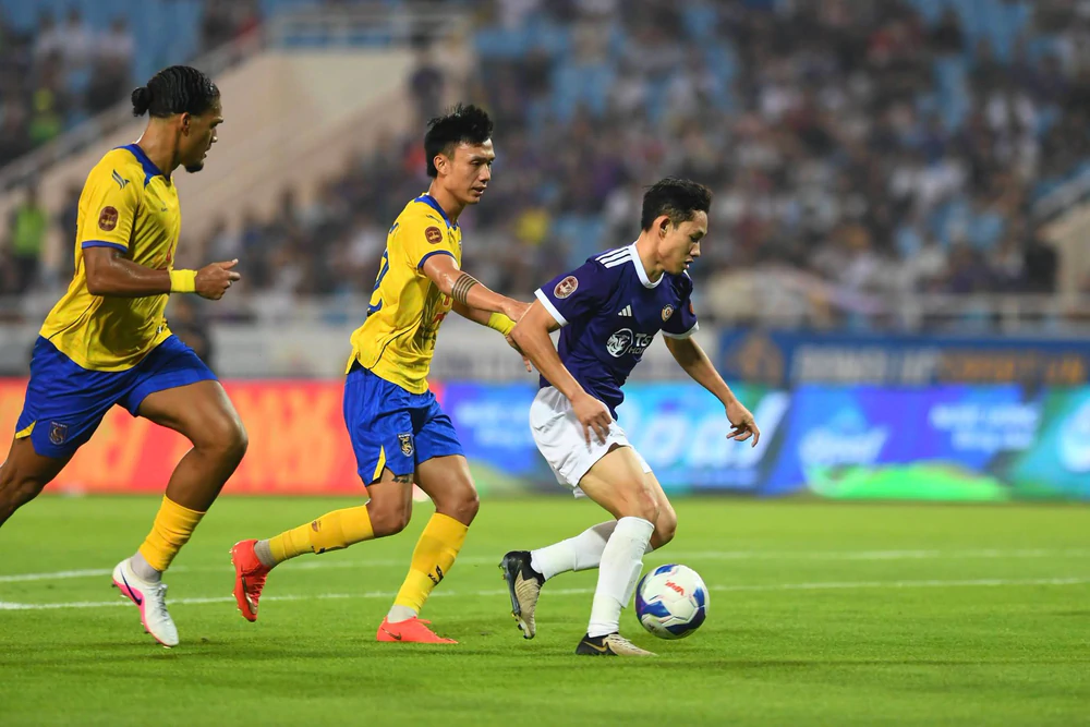 Hai Long hạnh phúc với chiến thắng đầu tiên của Hà Nội FC - Ảnh 1. Hai Long hạnh phúc với chiến thắng đầu tiên của Hà Nội FC - Ảnh 1.