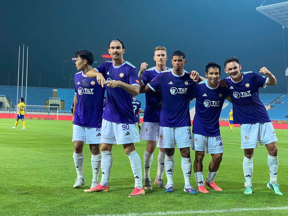 Hai Long hạnh phúc với chiến thắng đầu tiên của Hà Nội FC - Ảnh 2. Hai Long hạnh phúc với chiến thắng đầu tiên của Hà Nội FC - Ảnh 2.