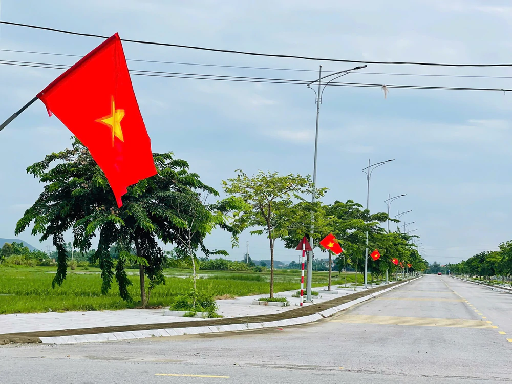 Điểm nhấn cho diện mạo nông thôn mới từ mô hình “Đường cờ Tổ quốc” - Ảnh 6. Điểm nhấn cho diện mạo nông thôn mới từ mô hình “Đường cờ Tổ quốc” - Ảnh 6.