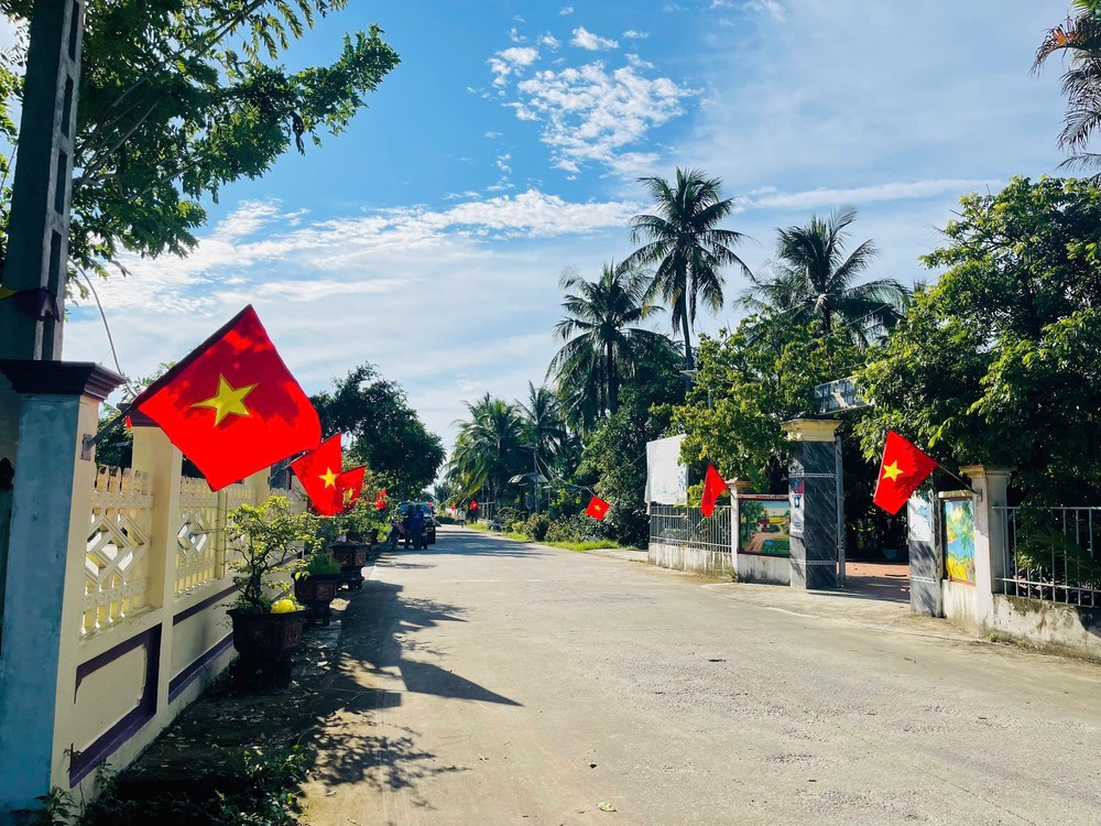 Điểm nhấn cho diện mạo nông thôn mới từ mô hình “Đường cờ Tổ quốc” - Ảnh 5. Điểm nhấn cho diện mạo nông thôn mới từ mô hình “Đường cờ Tổ quốc” - Ảnh 5.