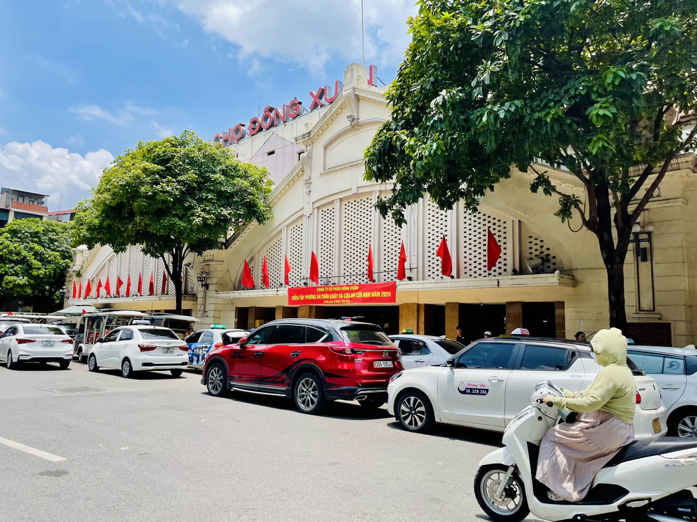 Dự báo thời tiết ngày 13/10: Hà Nội nắng nóng, miền Trung đề phòng mưa lớn, dông lốc - Ảnh 1. Dự báo thời tiết ngày 13/10: Hà Nội nắng nóng, miền Trung đề phòng mưa lớn, dông lốc - Ảnh 1.