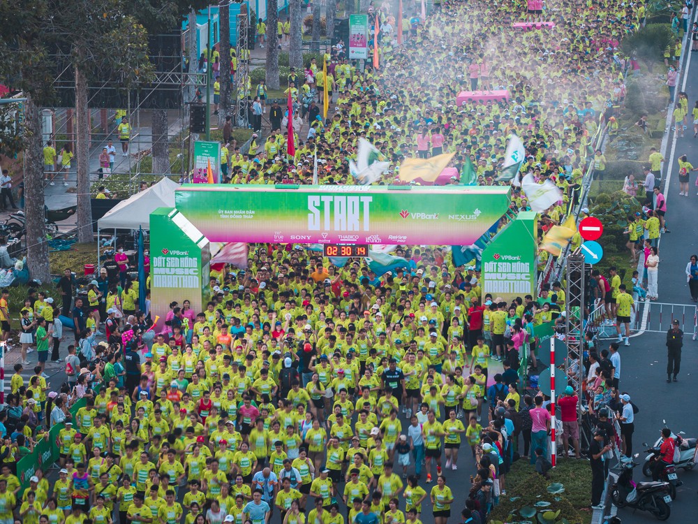 Hàng chục nghìn runner bứt phá thành tích tại VPBank Đất Sen Hồng Music Marathon 2026 - Ảnh 2. Hàng chục nghìn runner bứt phá thành tích tại VPBank Đất Sen Hồng Music Marathon 2026 - Ảnh 2.