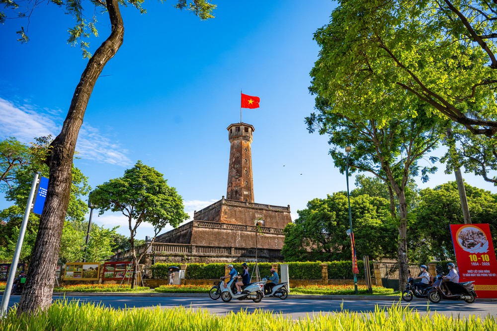 Những cung đường VPIM 2026 kể chuyện thu Hà Nội theo cách riêng - Ảnh 3. Những cung đường VPIM 2026 kể chuyện thu Hà Nội theo cách riêng - Ảnh 3.